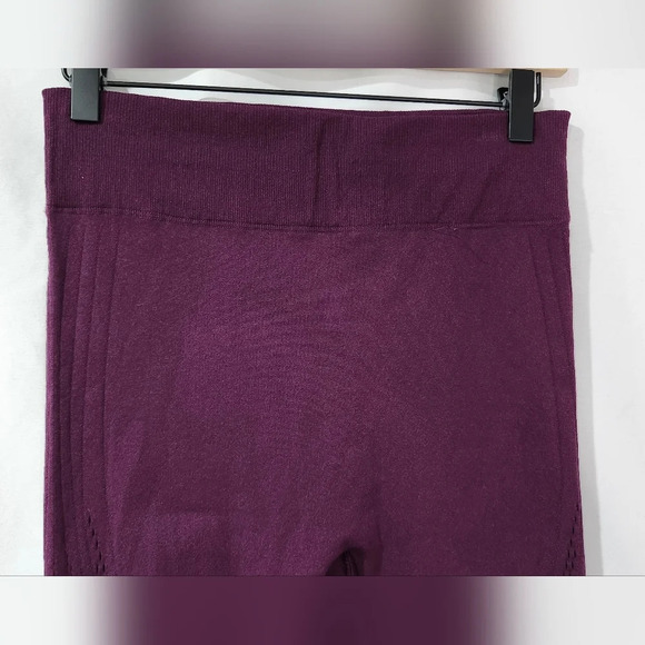 Fabletics Women's Leggings Deep Purple Cropped Cutout Raw Hem Workout Yoga Train - Picture 6 of 7